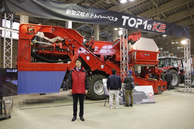 東洋農機 新型２畦ポテトハーベスタ披露